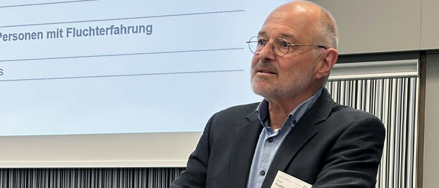 IAB-Forscher Dr. Peter begrüßte die Teilnehmenden des Workshops zur Beratung und Betreuung vulnerabler Personen, der im November 2024 am IAB in Nürnberg stattfand.