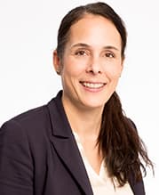 Das Bild zeigt ein Portraitfoto von Anja Roth.