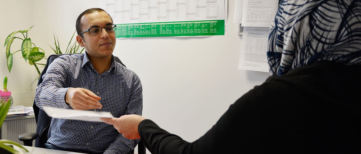 Bild zum Beitrag "Individuelle Erfahrungen mit den Jobcentern: Migranten der ersten Generation verteilen die besten Noten"