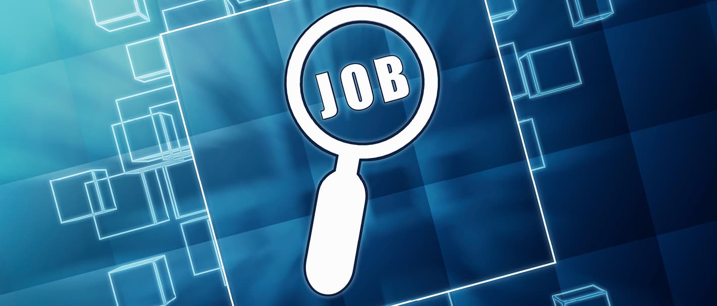 Die Illustration zeigt eine weiße Lupe auf blauem Hintergrund, die das Wort „Job“ vergrößert anzeigt.